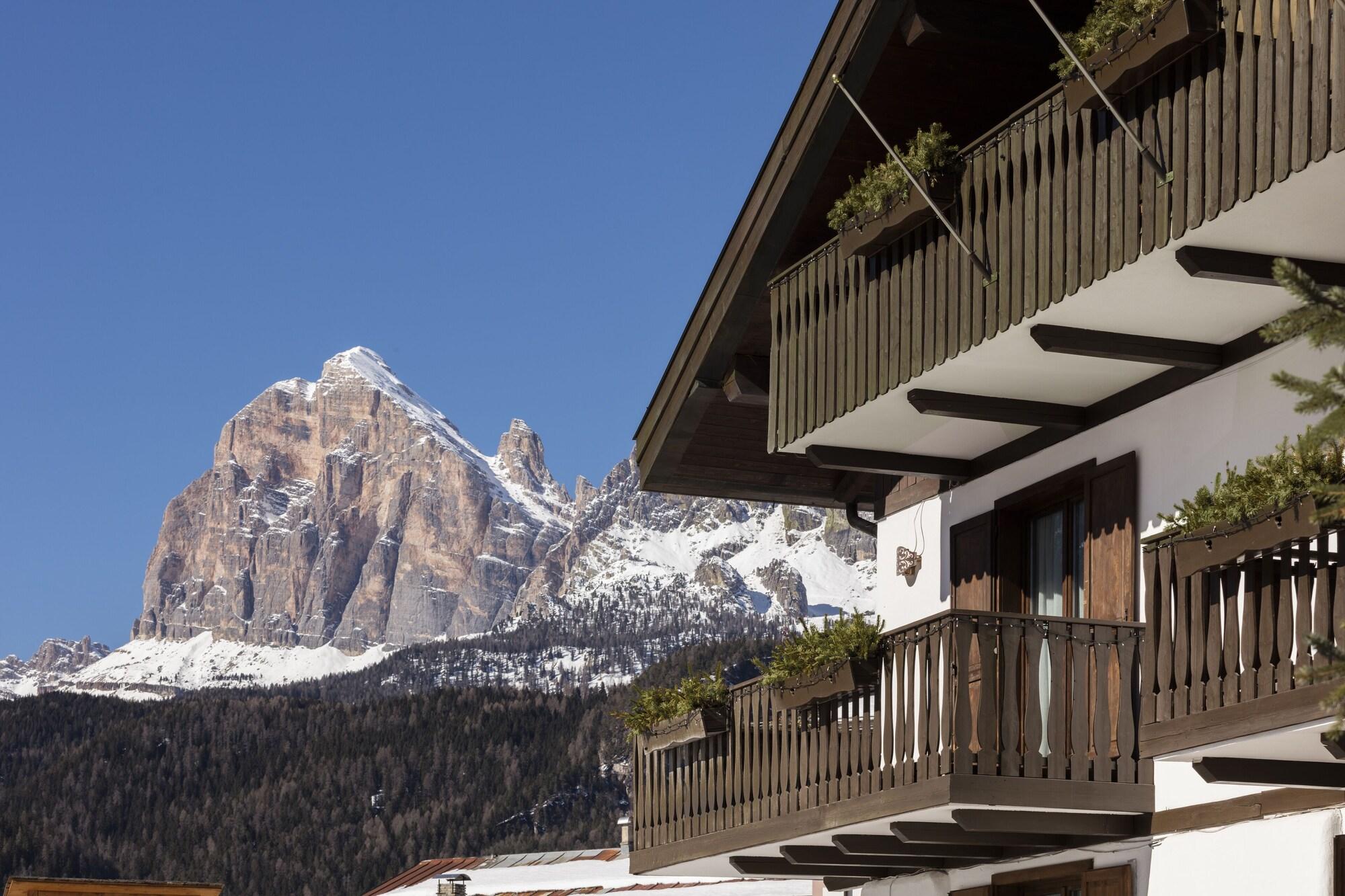 Faloria Mountain Spa Resort Cortina dʼAmpezzo Exterior foto